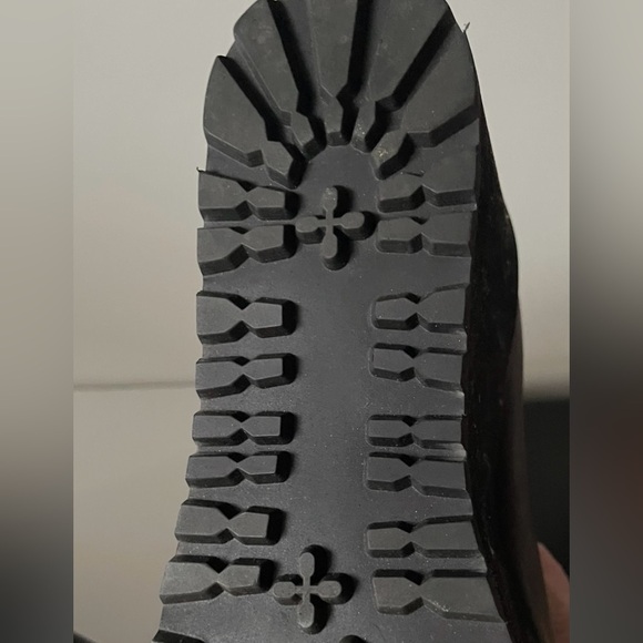 UNIF Daria 
•Black Platform
•Ankle Boots 
•Size 9
•100% leather upper
•zippers - Picture 8 of 11